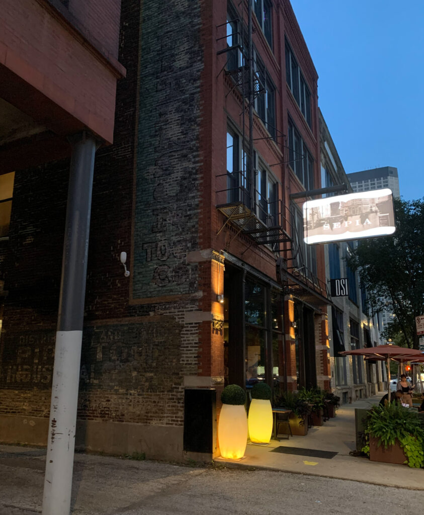 Sepia exterior, Chicago
