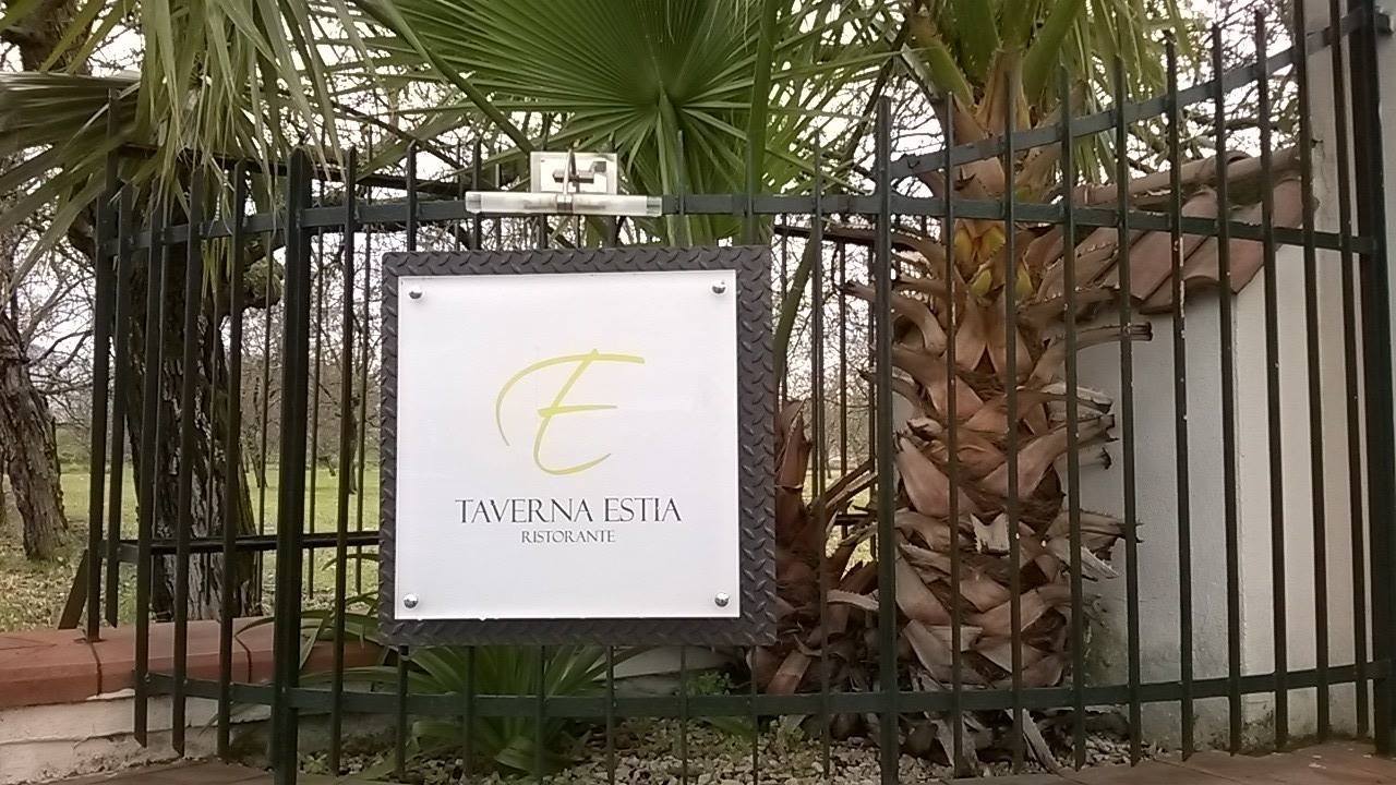 Taverna Estia exterior