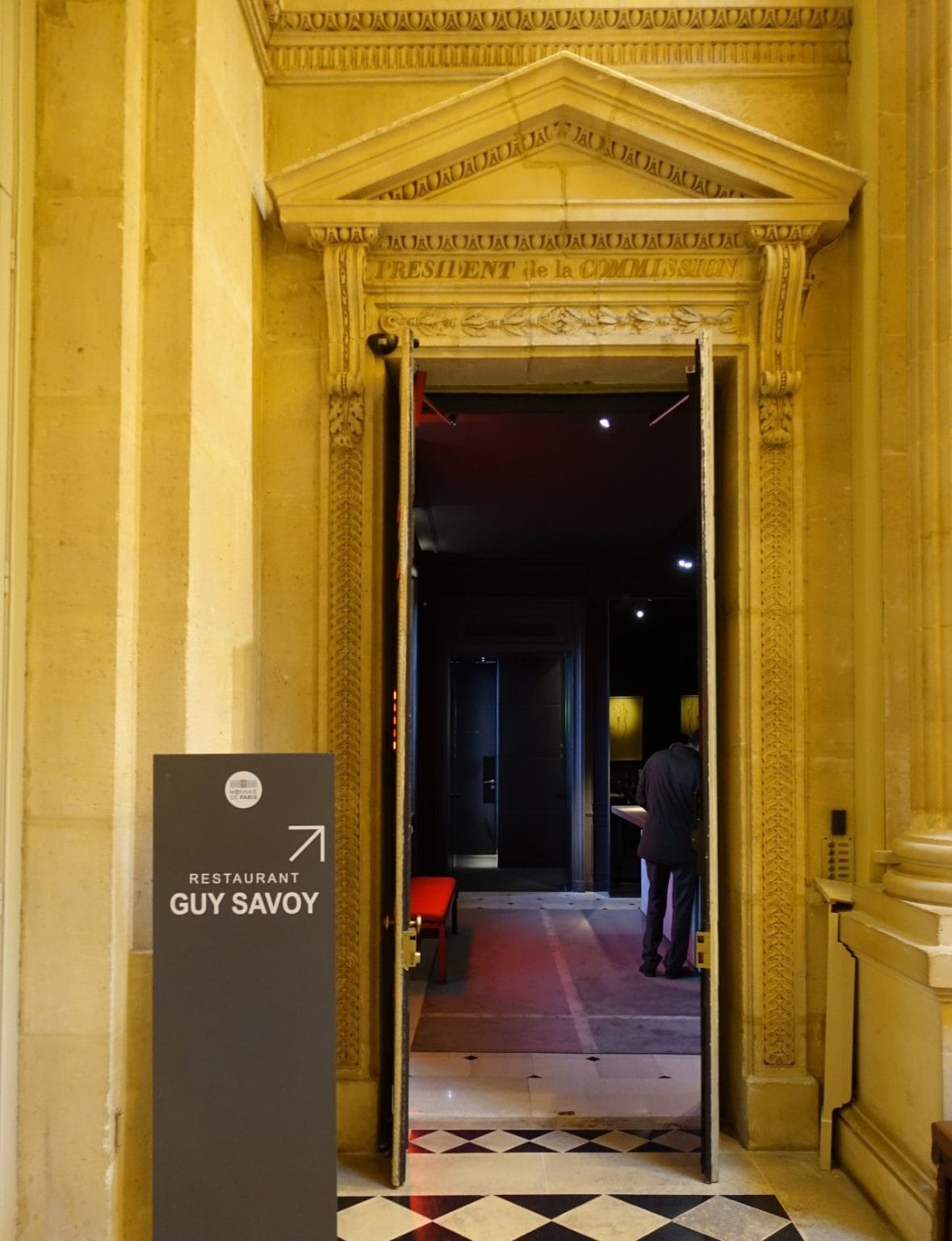 Guy Savoy exterior, Paris